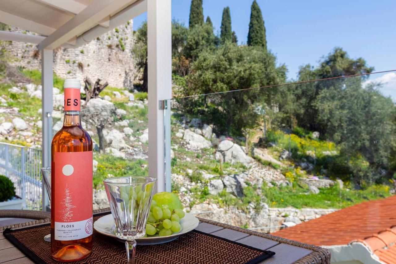 Solaris Methea- Luxury Central Villa By The Castle Kassiopi Exterior foto