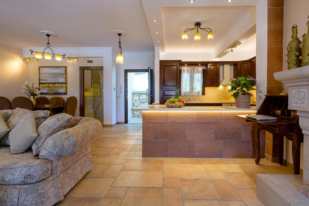 Solaris Methea- Luxury Central Villa By The Castle Kassiopi Exterior foto